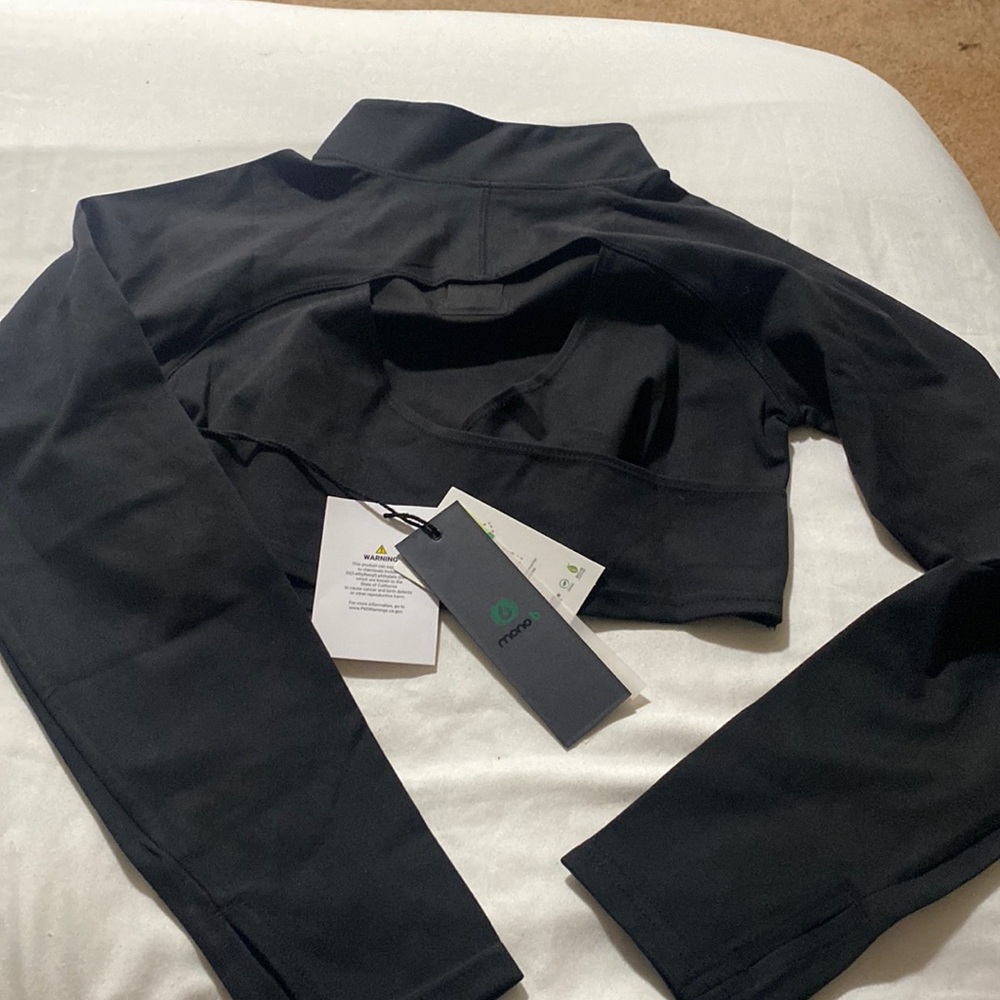 Black back out work out crop top